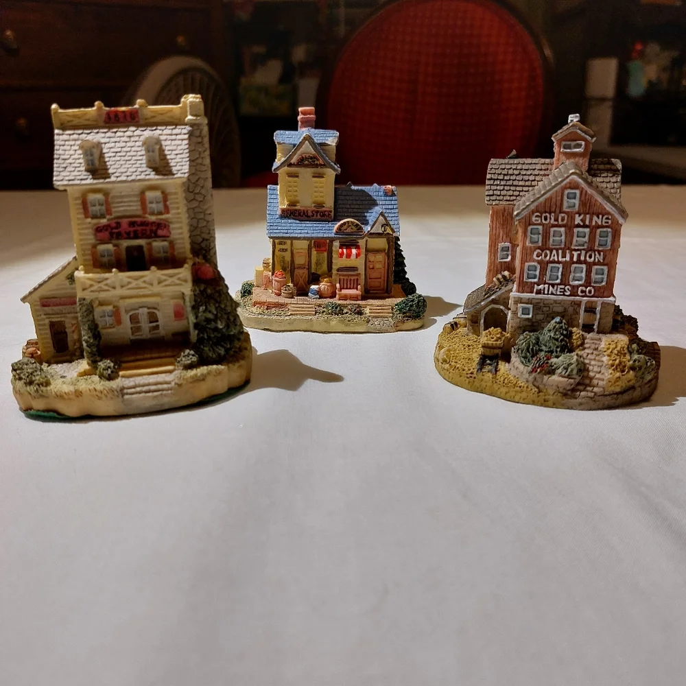 Liberty Falls holiday main